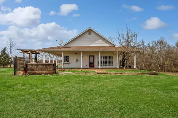 392 State highway cc, Wellsville, MO 63384