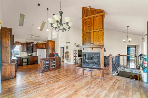 392 State highway cc, Wellsville, MO 63384