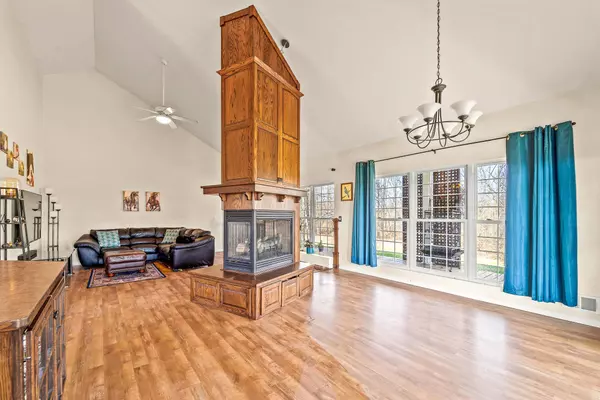 392 State highway cc, Wellsville, MO 63384