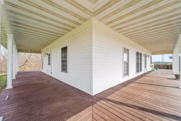 392 State highway cc, Wellsville, MO 63384