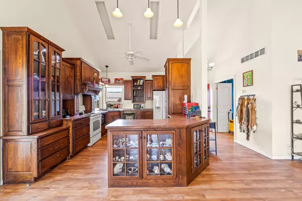 392 State highway cc, Wellsville, MO 63384