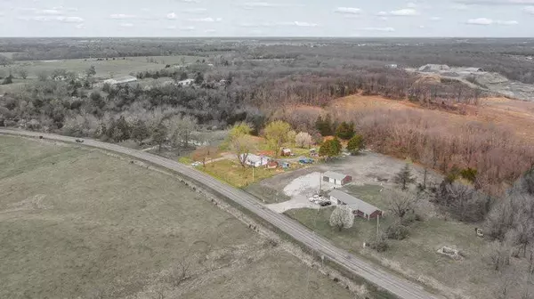 7559 State road z, Fulton, MO 65251