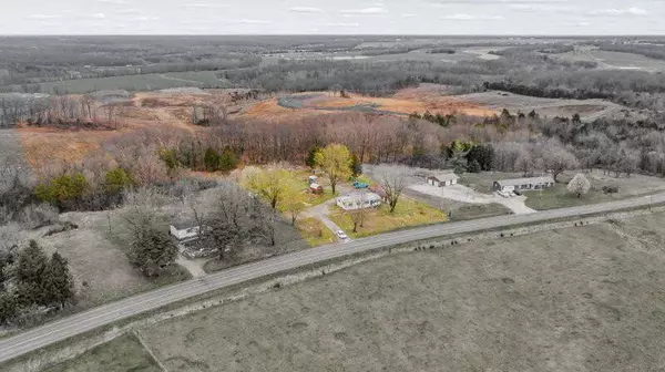 7559 State road z, Fulton, MO 65251