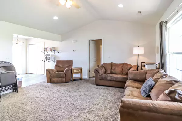 425 E Peace ST, Auxvasse, MO 65231