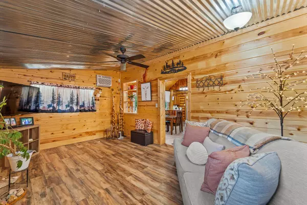 4381 Gregory RD, Williamsburg, MO 63388