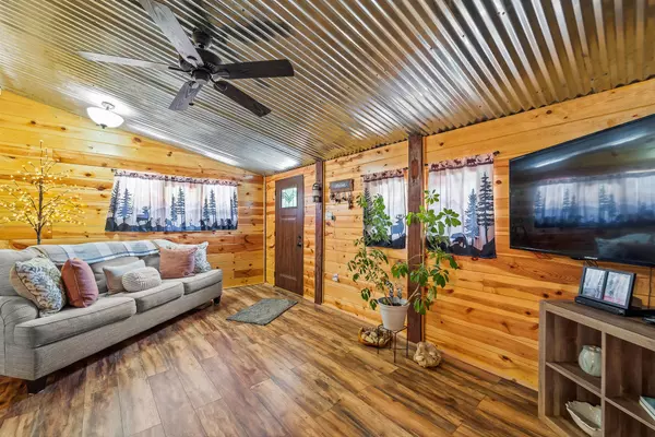 4381 Gregory RD, Williamsburg, MO 63388