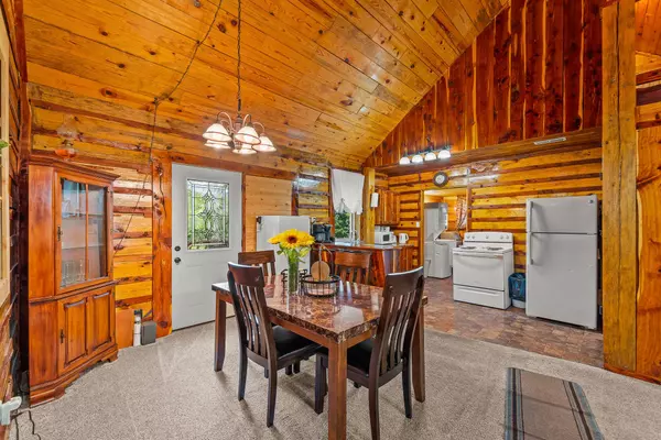 4381 Gregory RD, Williamsburg, MO 63388