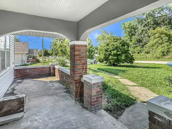 2614 E Mccarty ST, Jefferson City, MO 65101