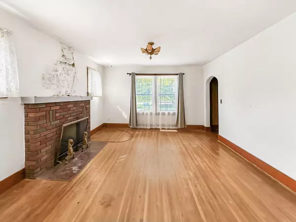 2614 E Mccarty ST, Jefferson City, MO 65101