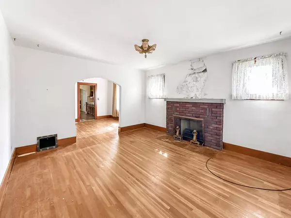 2614 E Mccarty ST, Jefferson City, MO 65101