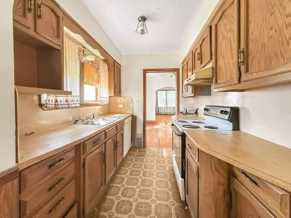 2614 E Mccarty ST, Jefferson City, MO 65101