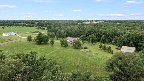 3617 State rd e, Auxvasse, MO 65231