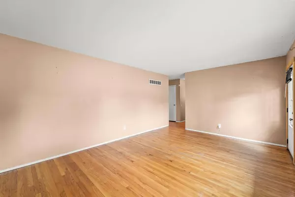 1270 Bobolink DR, Florissant, MO 63031