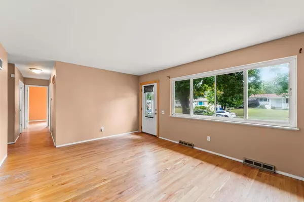 1270 Bobolink DR, Florissant, MO 63031