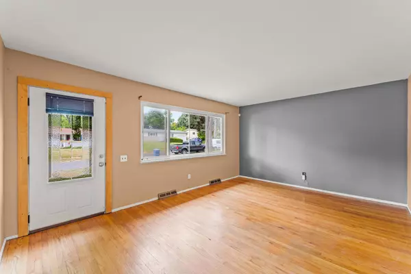 1270 Bobolink DR, Florissant, MO 63031