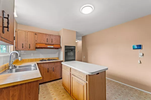 1270 Bobolink DR, Florissant, MO 63031