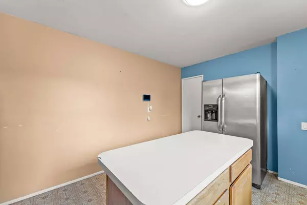 1270 Bobolink DR, Florissant, MO 63031