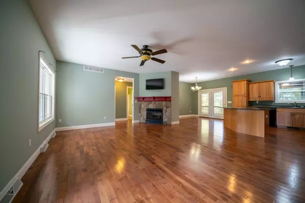 6675 Longhorn DR, Mokane, MO 65059