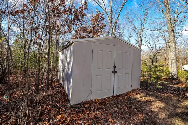 9903 Ginnys LN, Williamsburg, MO 63388