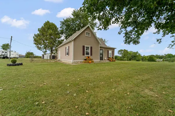 2121 County road 362, New Bloomfield, MO 65063