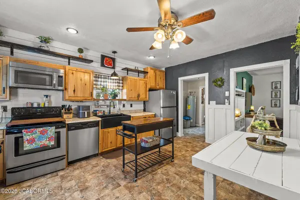 2121 COUNTY ROAD 362, New Bloomfield, MO 65063