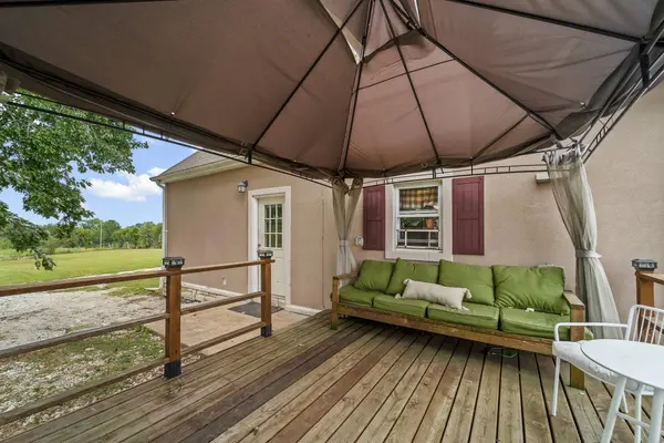 2121 County road 362, New Bloomfield, MO 65063