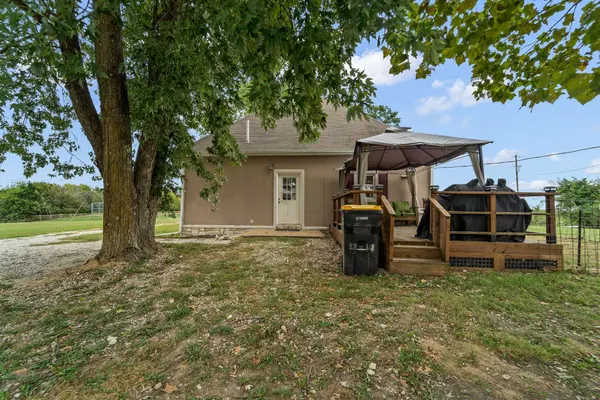 2121 County road 362, New Bloomfield, MO 65063