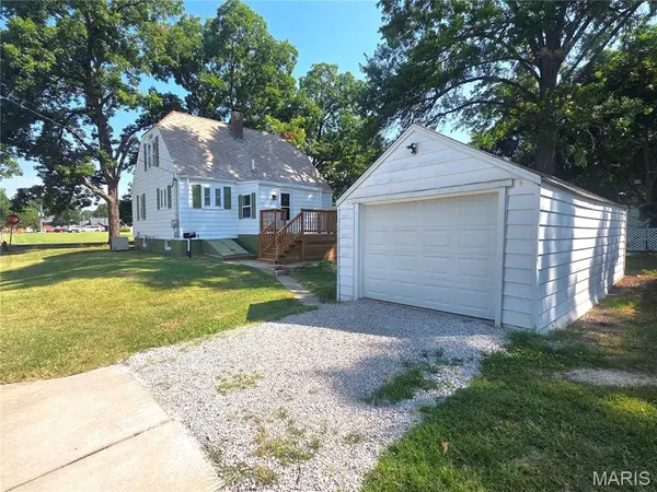 698 Center DR, Ste Genevieve, MO 63670