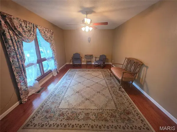 225 Gerard ST, Ste Genevieve, MO 63670