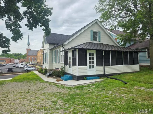 371 Jefferson ST, Ste Genevieve, MO 63670