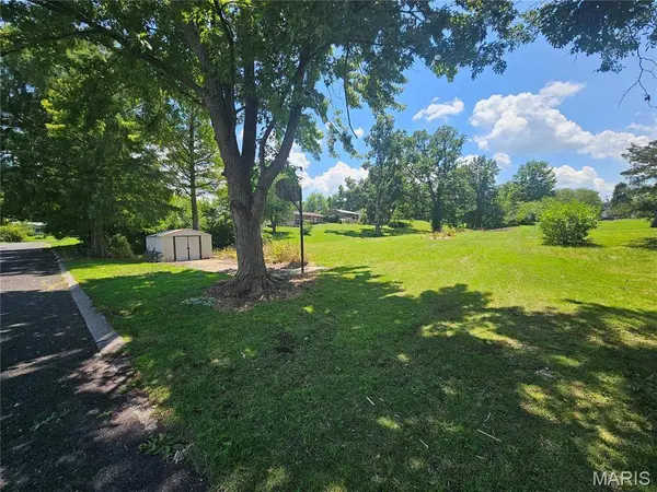 55 Picardy LN, Ste Genevieve, MO 63670