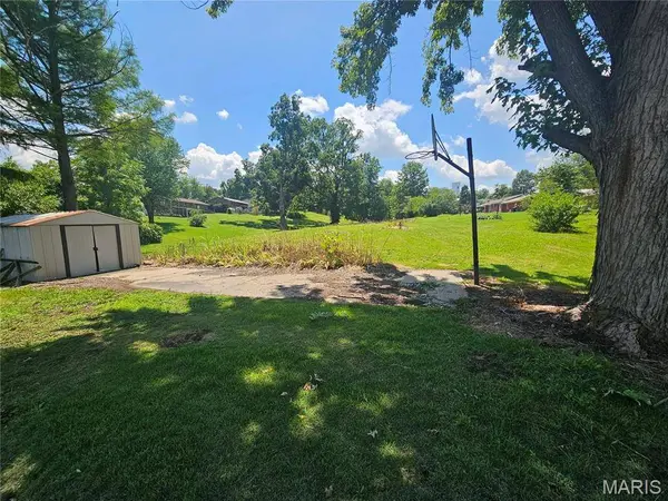 55 Picardy LN, Ste Genevieve, MO 63670