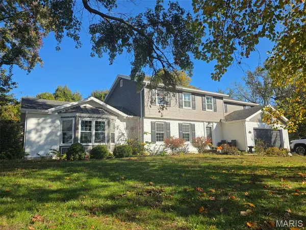 71 Oakwood DR, Ste Genevieve, MO 63670