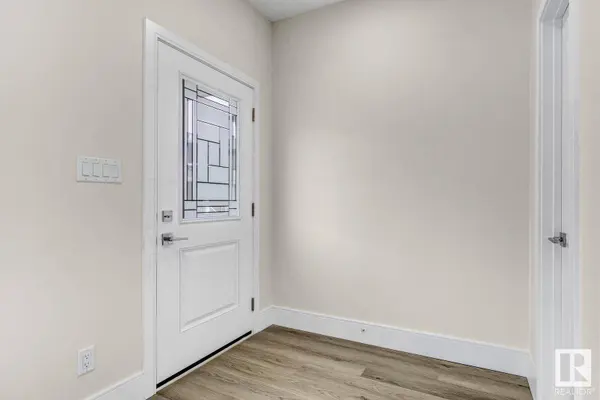 1727 26A ST NW, Edmonton, AB T6T 2H9