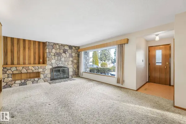 10324 42 ST NW, Edmonton, AB T6A 1T5