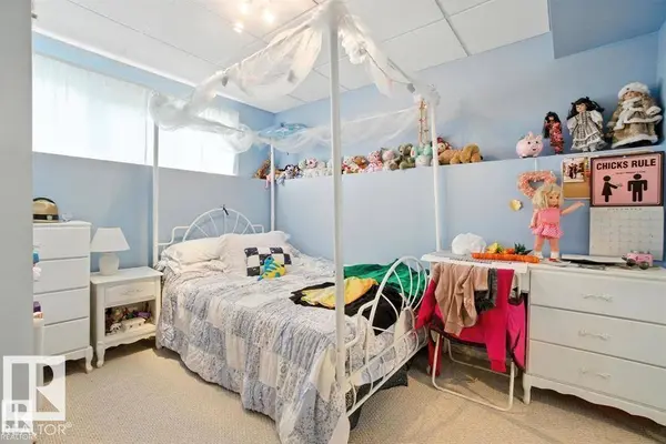 14936 81 ST NW, Edmonton, AB T5P 1P5