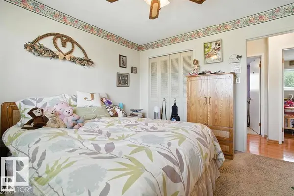 14936 81 ST NW, Edmonton, AB T5P 1P5