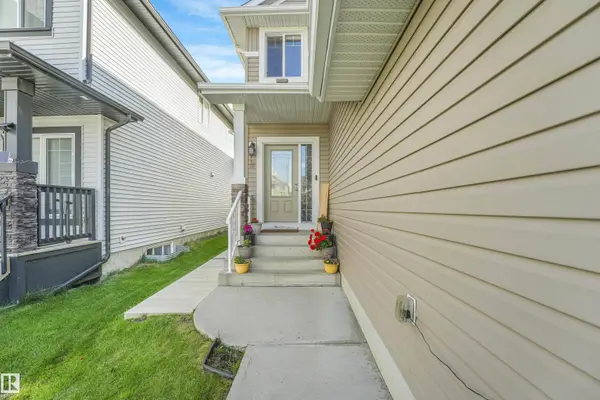 3359 13 AV NW, Edmonton, AB T6T 0Z4