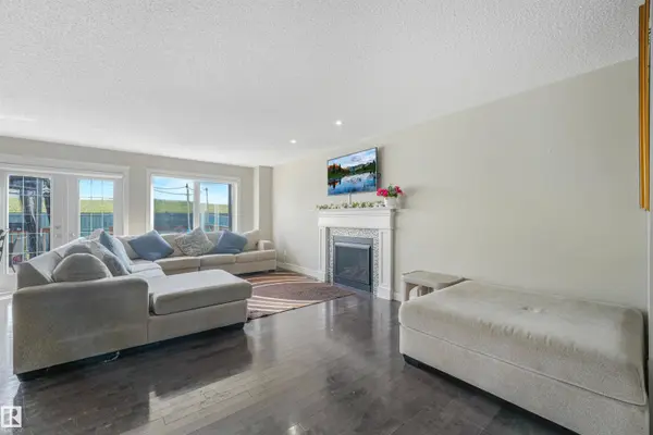 3359 13 AV NW, Edmonton, AB T6T 0Z4