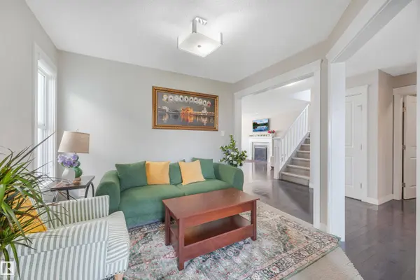 3359 13 AV NW, Edmonton, AB T6T 0Z4