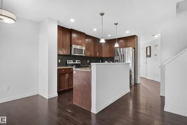 2145 28 ST NW, Edmonton, AB T6T 0K1