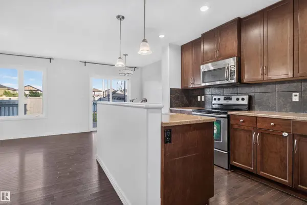 2145 28 ST NW, Edmonton, AB T6T 0K1