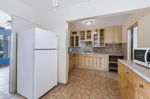 2040 E WHITTON Avenue, Phoenix, AZ 85016