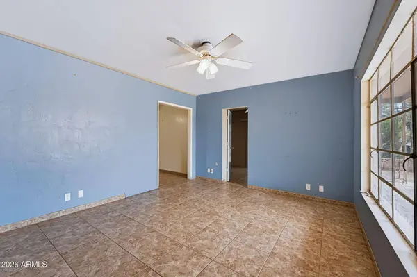 2040 E WHITTON Avenue, Phoenix, AZ 85016
