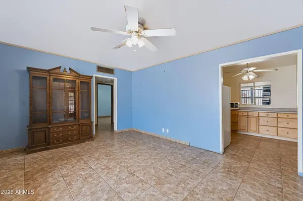 2040 E WHITTON Avenue, Phoenix, AZ 85016