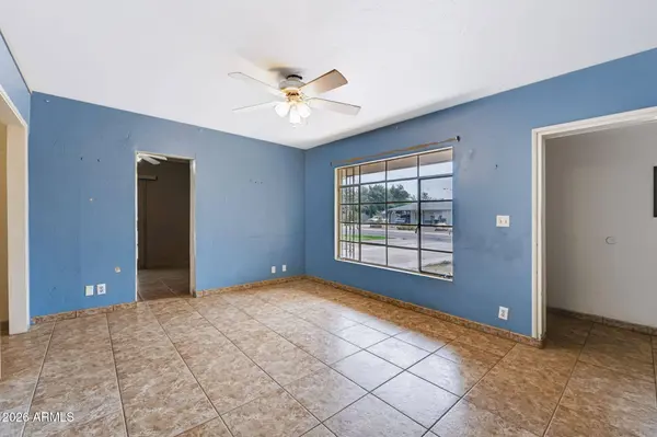 2040 E WHITTON Avenue, Phoenix, AZ 85016