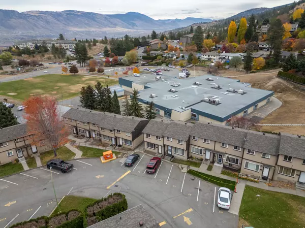 Bright Corner-Unit Townhome in Kamloops – Perfect for First-Time Buyers or Investors