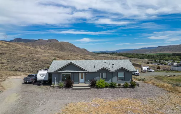 Modern Rancher on 2.25 Acres with City Services in Cache Creek, BC