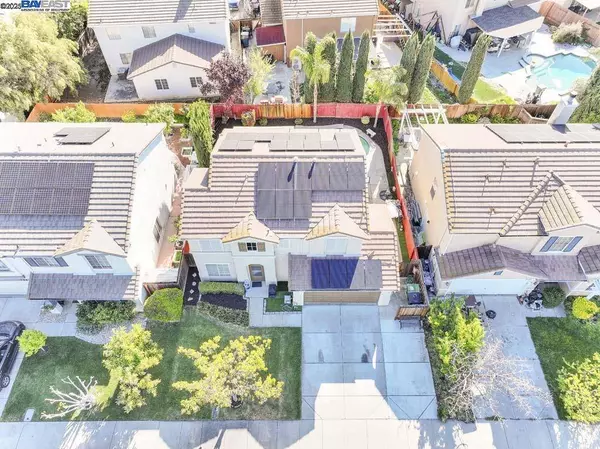 806 Robert L Smith Dr, Tracy, CA 95376