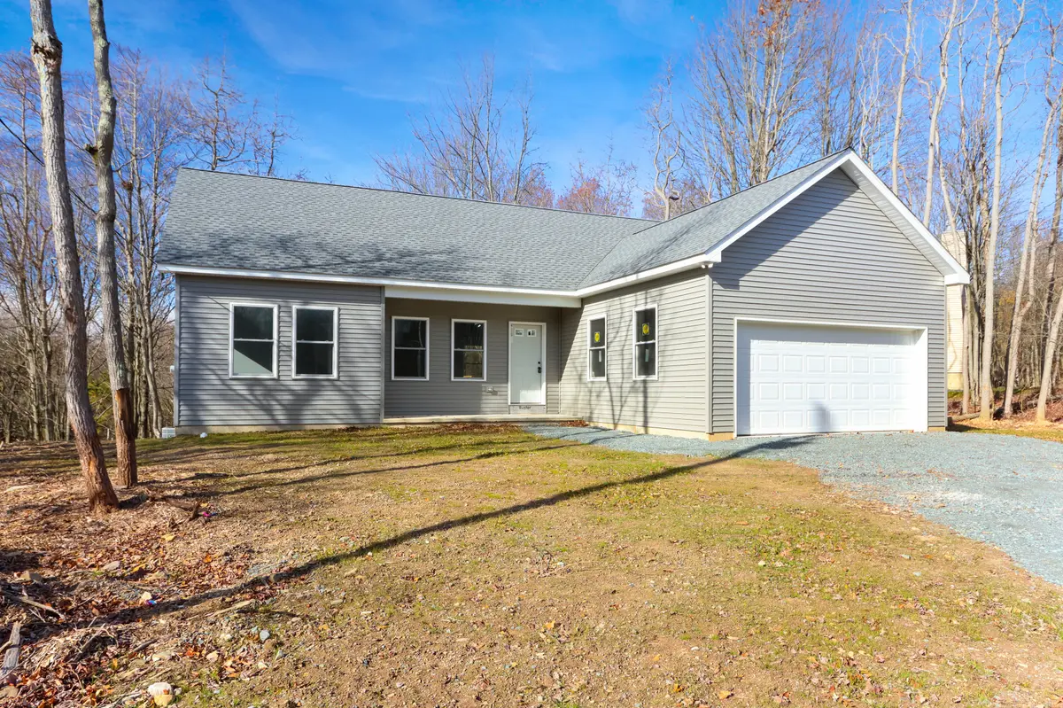 102 Eagle View Run, Long Pond, PA 18334-7762